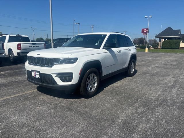 Used 2023 Jeep Grand Cherokee Laredo AWD/4WD image 1