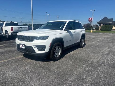 Used 2023 Jeep Grand Cherokee Laredo AWD/4WD image 1