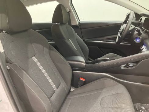 Used 2024 Hyundai Elantra SE image 39