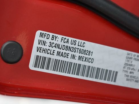 Used 2025 Jeep Compass Latitude image 25