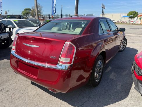 Used 2013 Chrysler 300 image 4