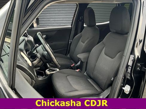 Used 2017 Jeep Renegade Latitude w/ Cold Weather Group image 20