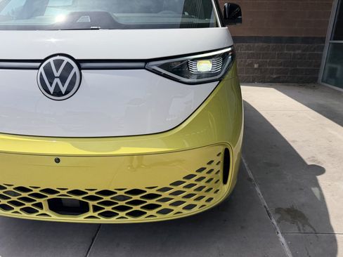 Used 2025 Volkswagen ID. Buzz 1st Edition RWD image 11