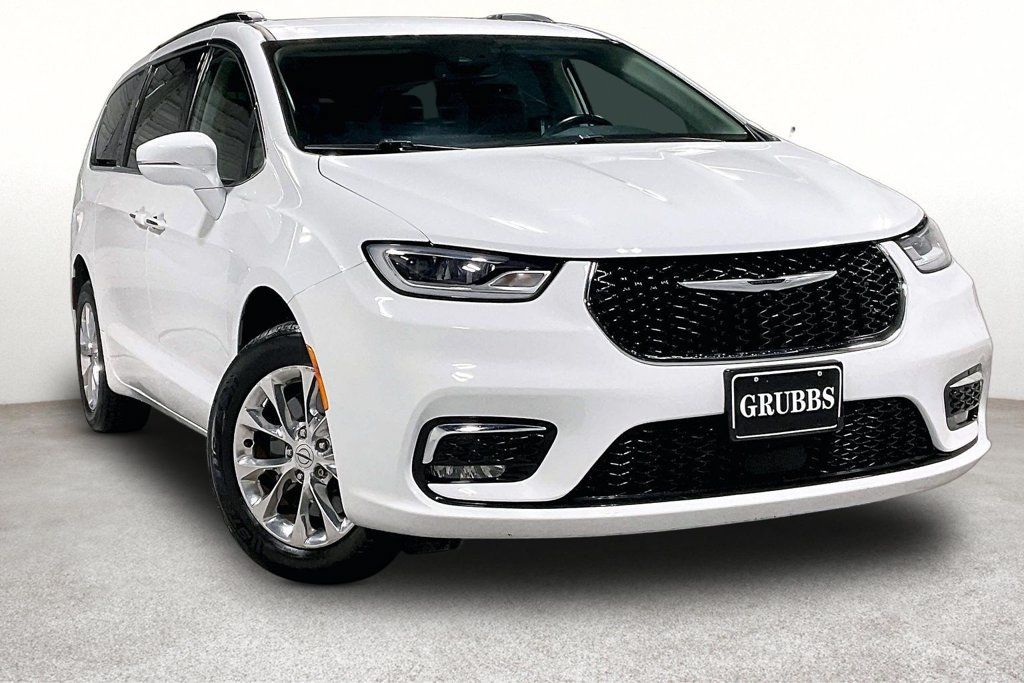 Used 2021 Chrysler Pacifica Touring-L AWD/4WD image 1