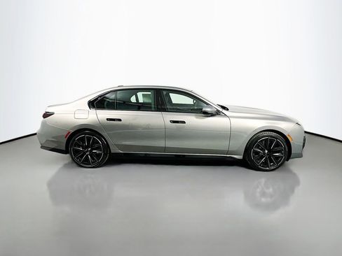 Used 2025 BMW i7 eDrive50 w/ Executive Package image 4