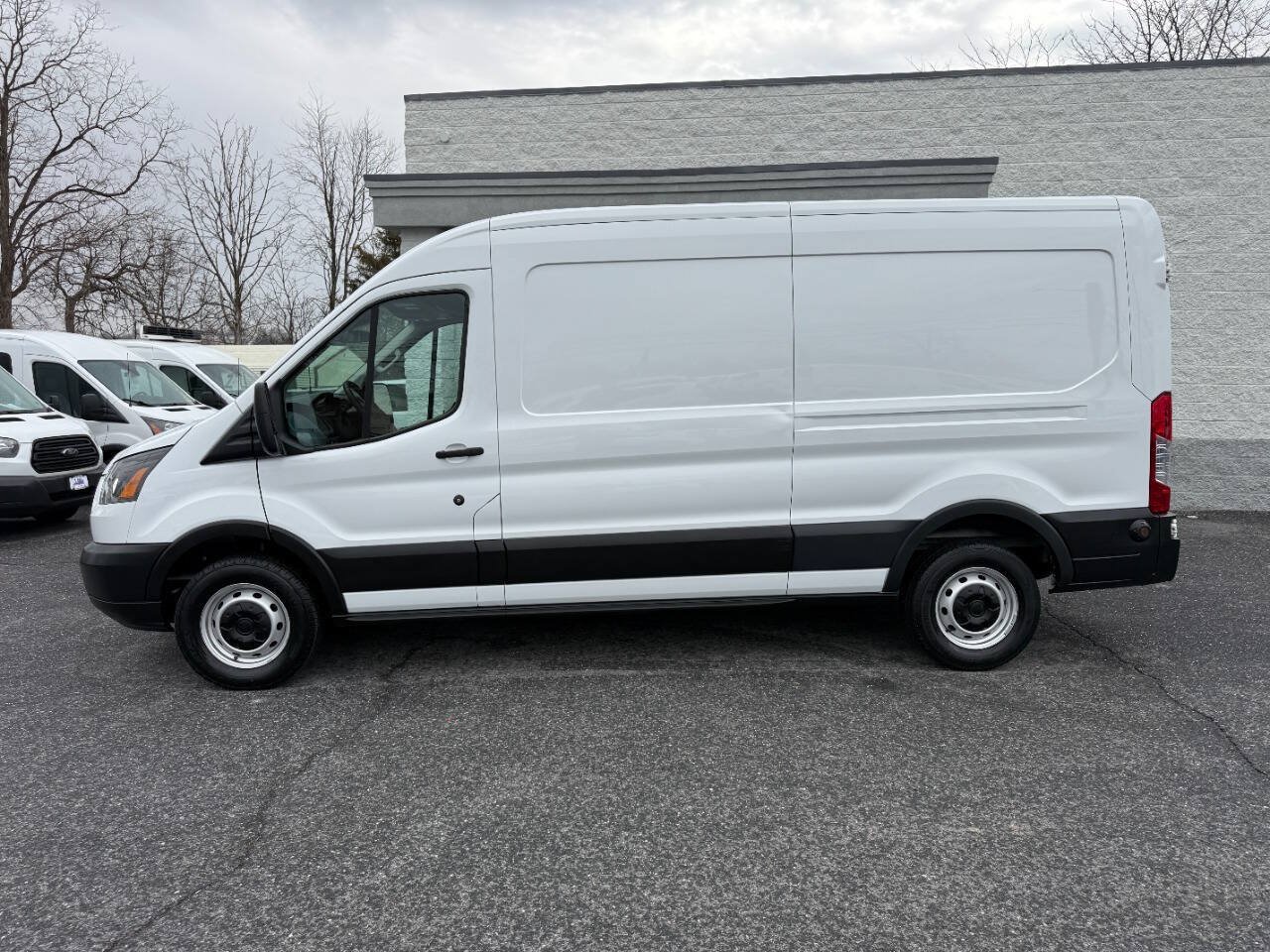 Used 2019 Ford Transit 250 148 Medium Roof RWD image 27