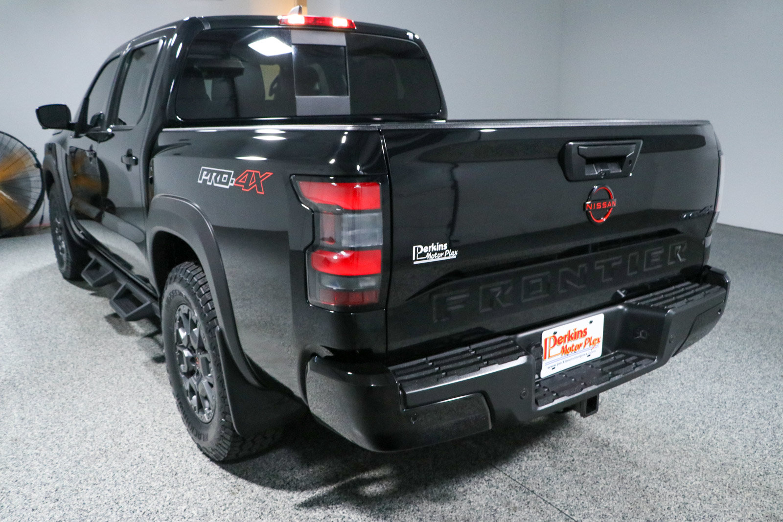 Used 2023 Nissan Frontier PRO-4X w/ Pro-4X Premium Package AWD/4WD image 9