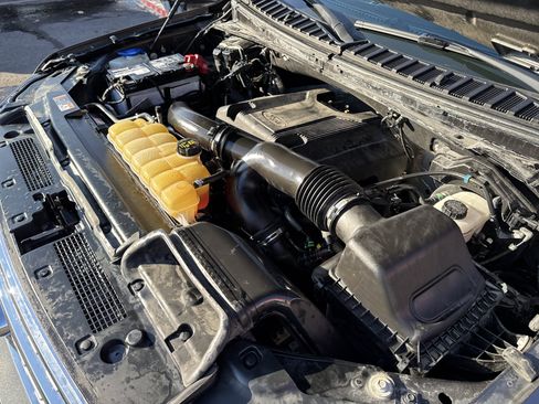 Used 2019 Ford Expedition Platinum image 12