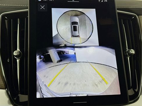 New 2025 Volvo XC90 B5 Plus w/ Protection Package image 14