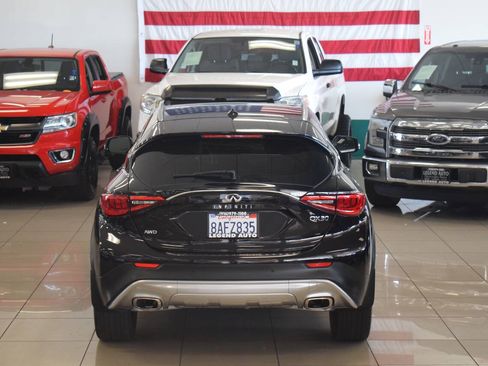 Used 2018 INFINITI QX30 Premium w/ Navigation Package AWD/4WD image 22