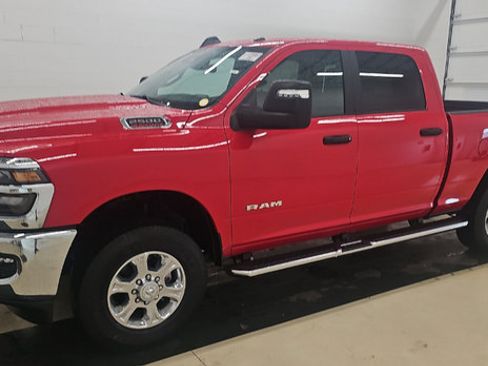 Used 2026 RAM 2500 Big Horn AWD/4WD image 2