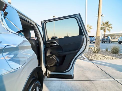 New 2026 Mitsubishi Outlander SE FWD image 14