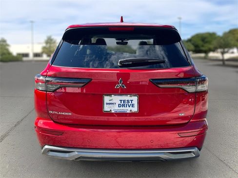 New 2025 Mitsubishi Outlander SE image 6
