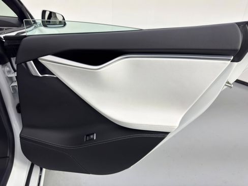 Used 2017 Tesla Model S 90D image 41