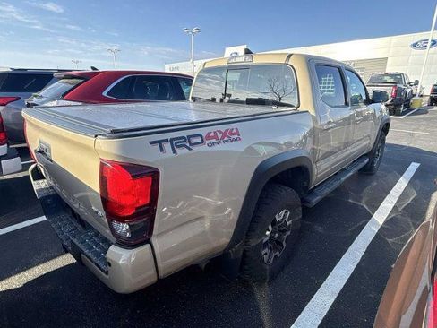 Used 2019 Toyota Tacoma TRD Off-Road w/ Technology Package image 3