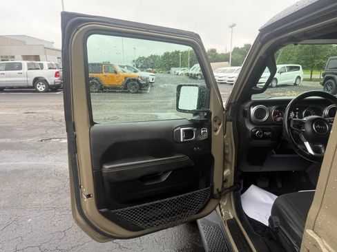 Used 2020 Jeep Gladiator Overland AWD/4WD image 16