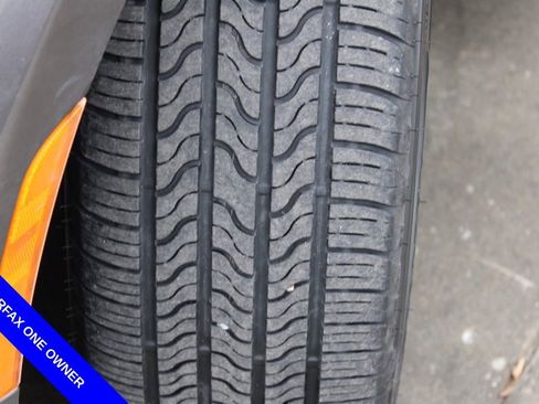 Used 2017 Chrysler Pacifica Touring-L image 14