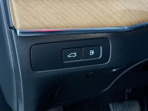 Used 2023 Volvo XC90 T8 Plus image 14