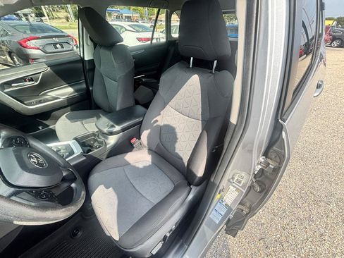 Used 2020 Toyota RAV4 XLE AWD/4WD image 38