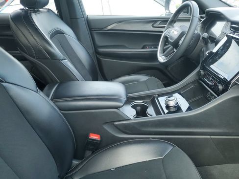 Used 2024 Jeep Grand Cherokee Altitude RWD image 20