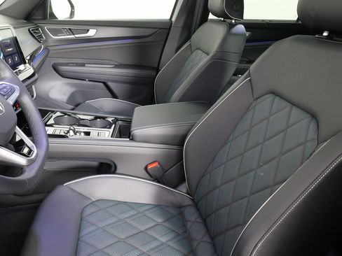 Used 2025 Volkswagen Atlas Cross Sport SEL Premium R-Line image 20