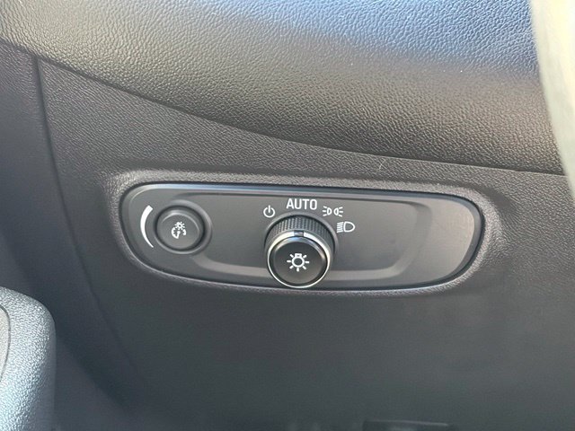 Used 2022 Chevrolet Equinox RS w/ RS Leather Package FWD image 20