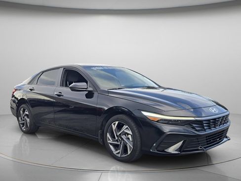 Certified 2025 Hyundai Elantra Sport w/ Cargo Package FWD image 9