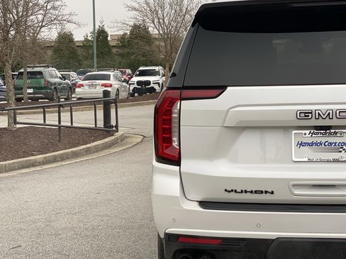 Used 2024 GMC Yukon Denali w/ Denali Reserve Package image 71