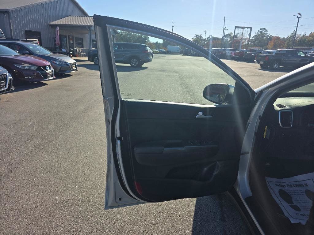 Used 2021 Kia Sportage LX FWD image 6