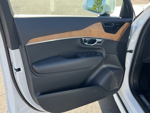 Used 2025 Volvo XC90 T8 Plus w/ Protection Package Premier AWD/4WD image 16