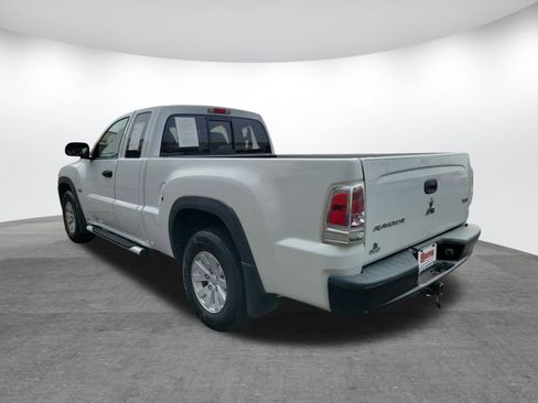 Used 2006 Mitsubishi Raider DuroCross image 18