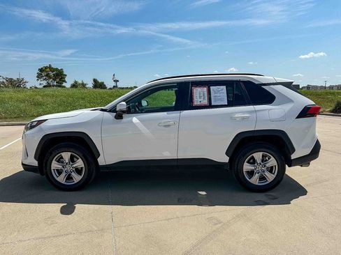Used 2025 Toyota RAV4 XLE FWD image 6