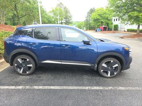 Used 2025 Nissan Kicks SR w/ SR Premium Package FWD image 5