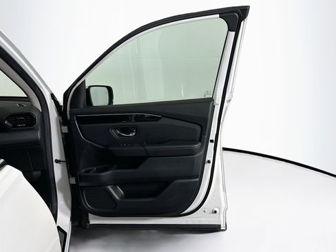 Used 2025 Honda Pilot EX-L image 33