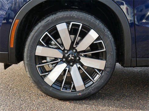 New 2026 Mitsubishi Outlander SE image 3