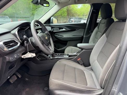 Used 2021 Chevrolet TrailBlazer LT w/ Convenience Package FWD image 5
