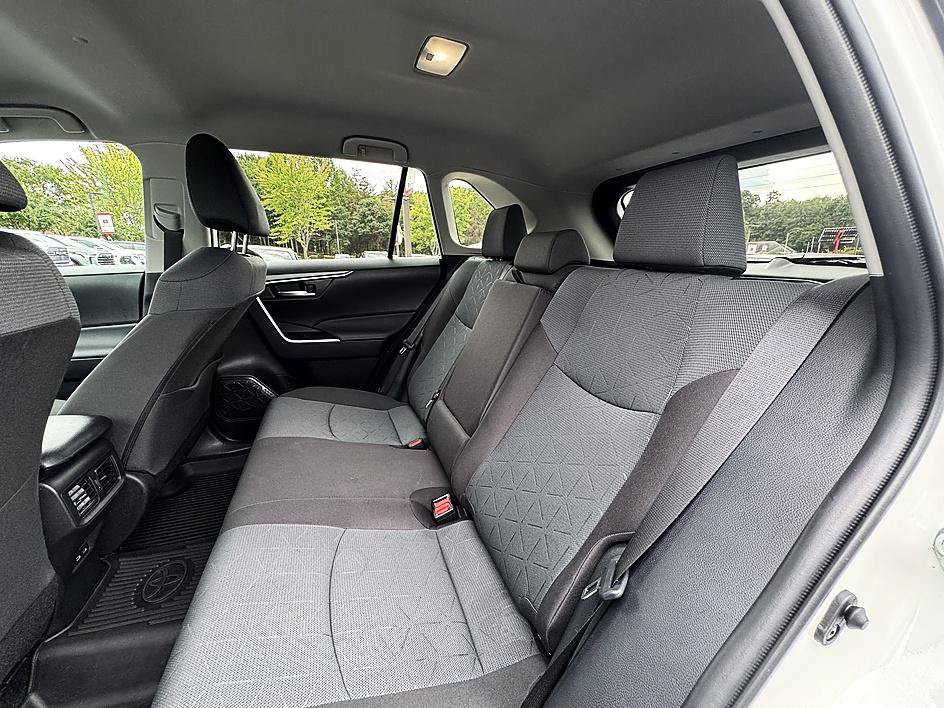 Certified 2025 Toyota RAV4 XLE AWD/4WD image 12
