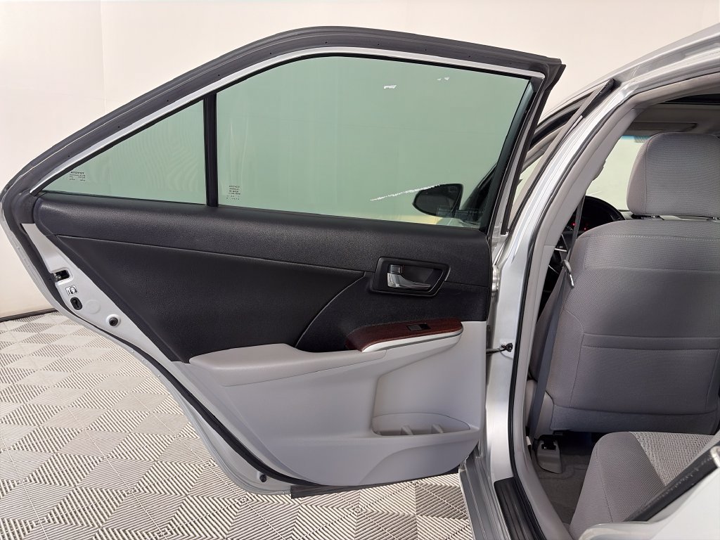 Used 2013 Toyota Camry XLE w/ Convenience Pkg FWD image 12