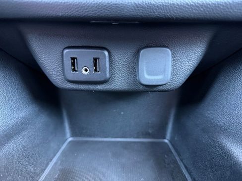 Used 2021 Chevrolet Traverse LT image 31