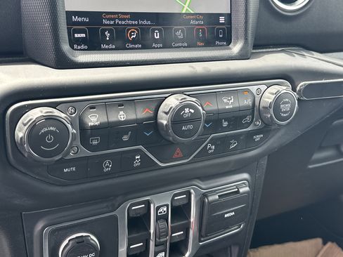 Used 2018 Jeep Wrangler Unlimited Sahara AWD/4WD image 35