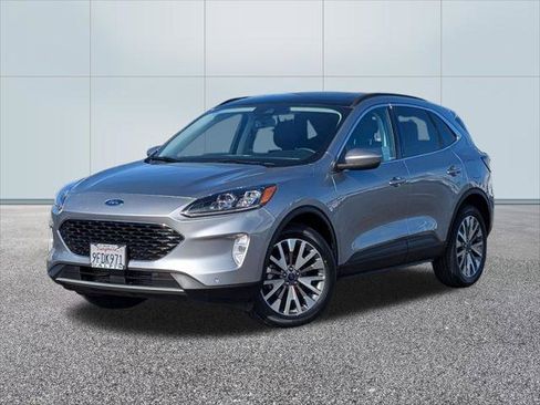 Certified 2022 Ford Escape Titanium w/ Class II Trailer Tow Package image 1