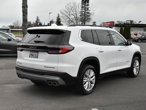 Used 2024 GMC Acadia Elevation image 8