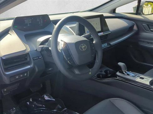 Used 2025 Toyota Prius XLE image 9