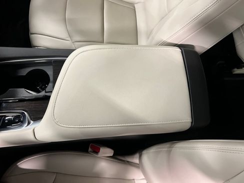Used 2024 Buick Enclave Essence w/ Experience Buick Package AWD/4WD image 28