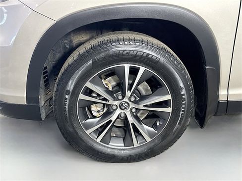 Certified 2016 Toyota Highlander XLE image 4