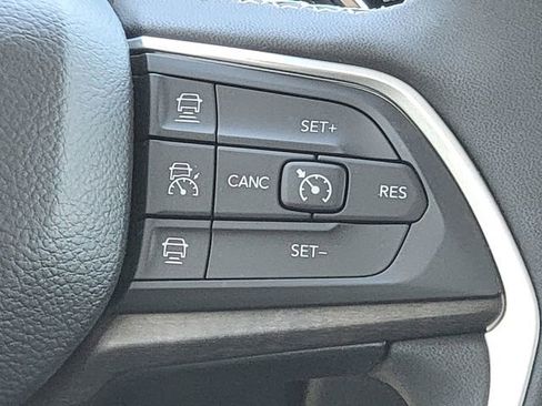 Certified 2023 Jeep Grand Cherokee Limited image 34