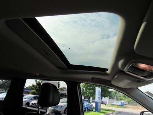 Used 2011 Jeep Grand Cherokee Laredo AWD/4WD image 27