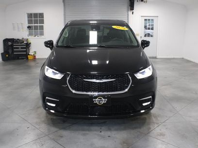 Used 2024 Chrysler Pacifica Touring-L