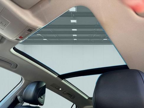 Used 2022 Volkswagen Tiguan SE image 11