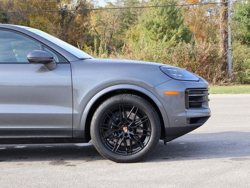 Used 2025 Porsche Cayenne Coupe image 10